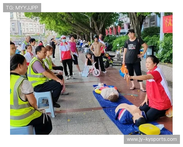 游泳队在公益防溺水活动中贡献专业力量，游泳比赛志愿者活动内容
